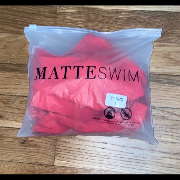 Matte collection red bikini 👙 - Picture 4 of 4